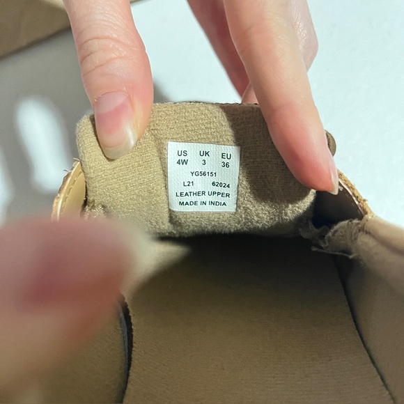 ⛵️BNIB🚣♂️ Sperry Boat shoes size 4Y Wide - Picture 5 of 7